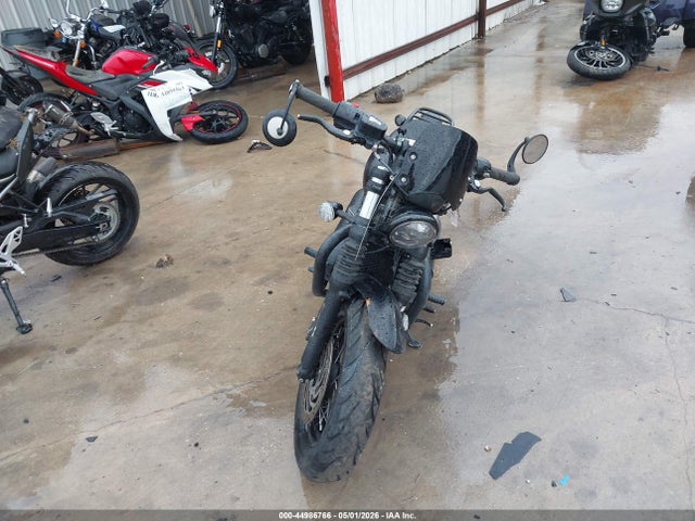 Triumph Bonneville Bobber Black