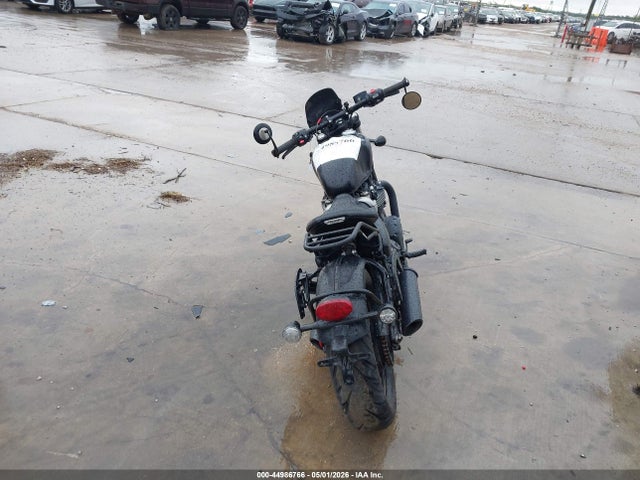 Triumph Bonneville Bobber Black