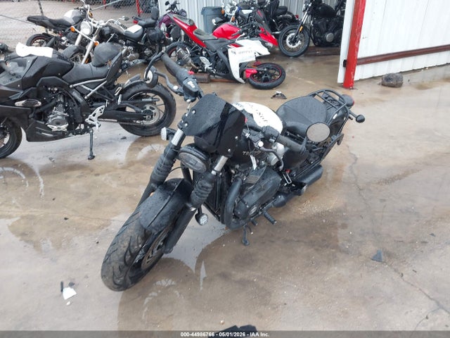 Triumph Bonneville Bobber Black