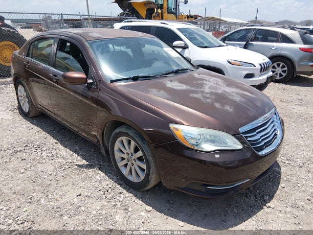 Salvage Chrysler 200 Image