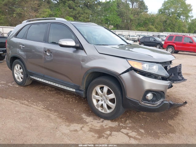 Salvage Kia Sorento Image