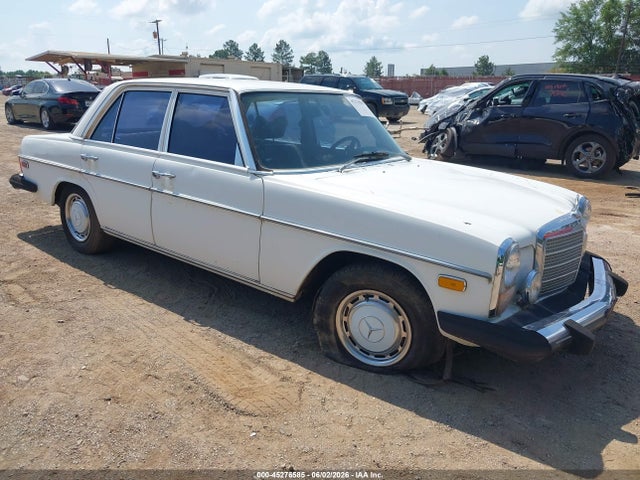 Salvage Mercedes-Benz 300 Image