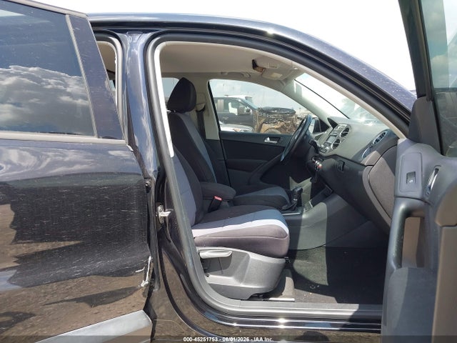 Volkswagen Tiguan S