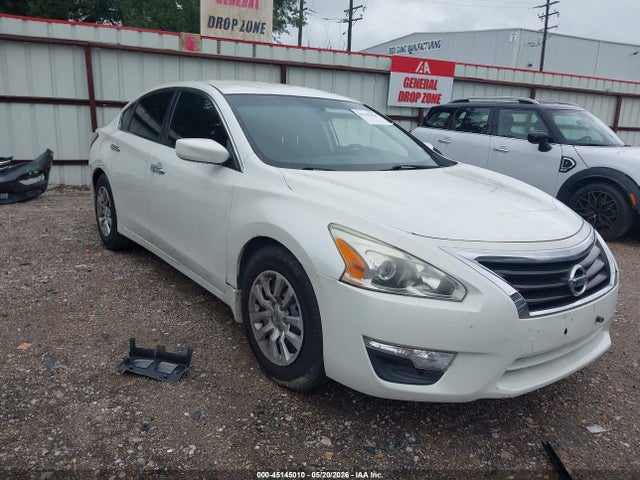 Salvage Nissan Altima Image
