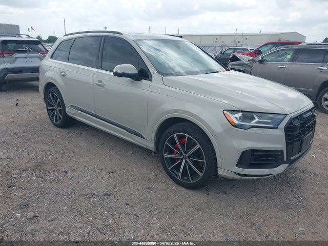Salvage Audi Q7 Image