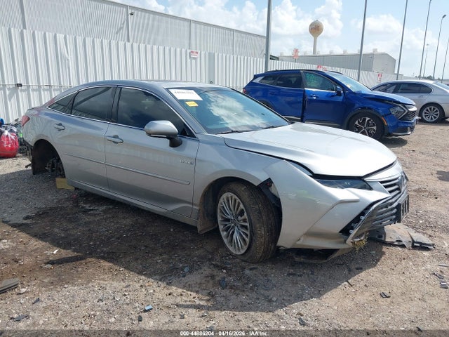 Salvage Toyota Avalon Image