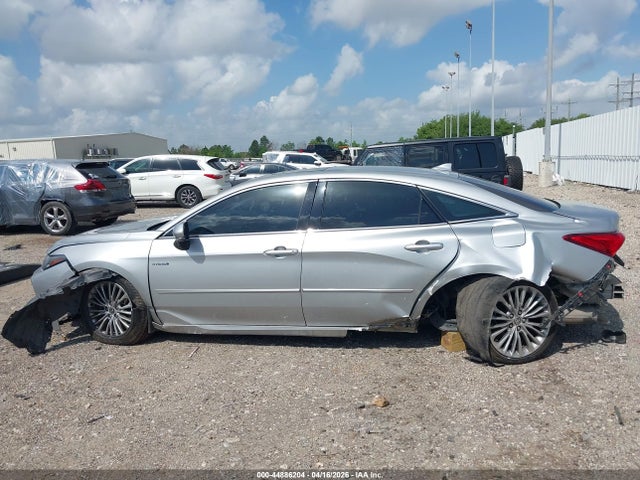 Toyota Avalon Limited Hybrid