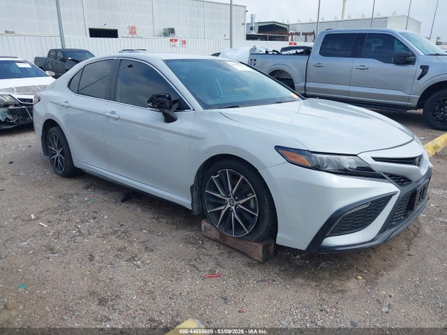 Salvage Toyota Camry Image