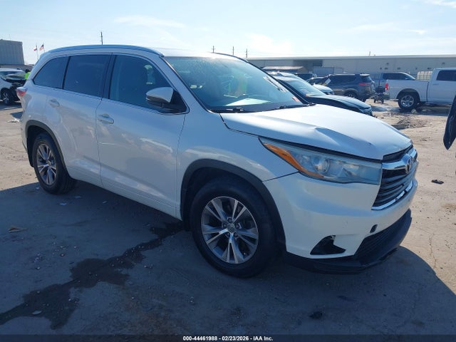 Salvage Toyota Highlander Image