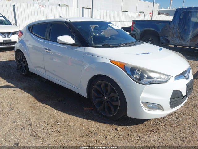 Salvage Hyundai VELOSTER Image
