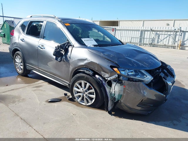 Salvage Nissan Rogue Image