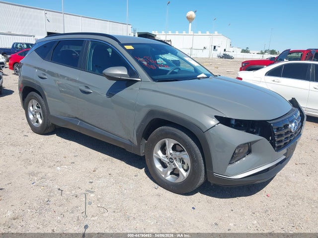 Salvage Hyundai TUCSON Image