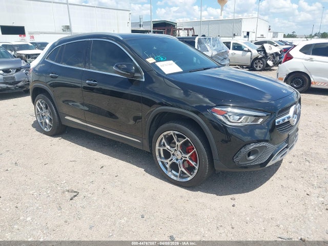Salvage Mercedes-Benz GLA Image