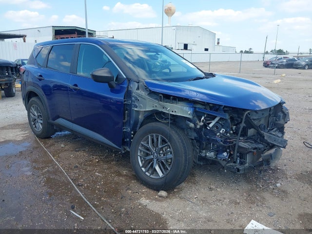 Salvage Nissan Rogue Image