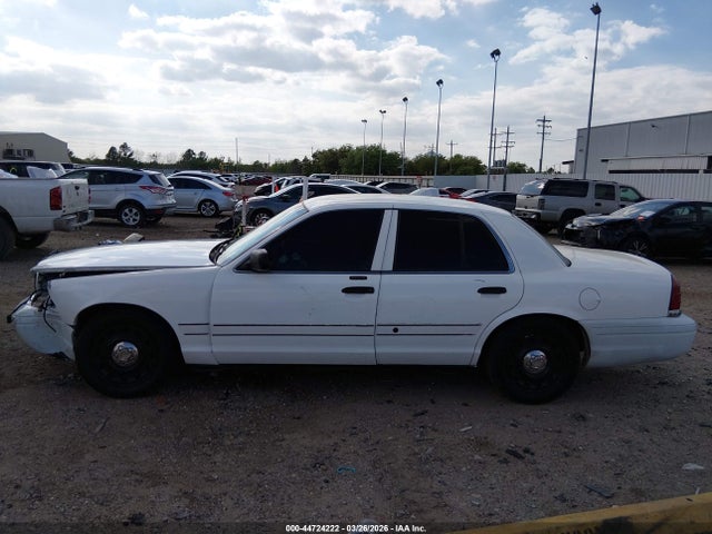 Ford Crown Victoria Standard