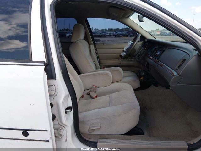 Ford Crown Victoria Standard