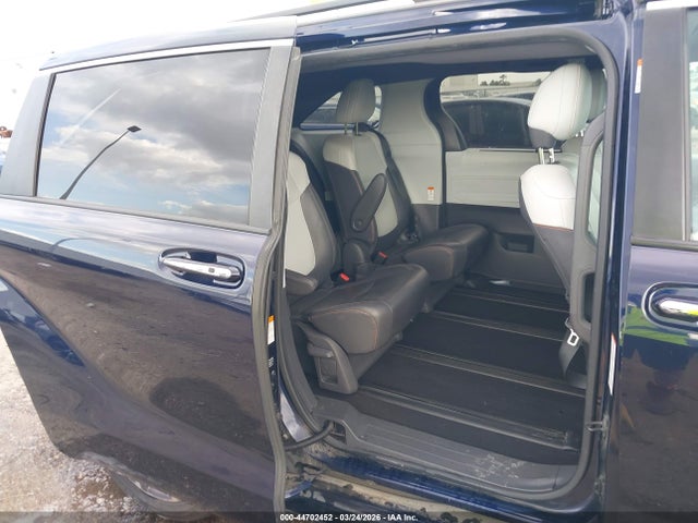Toyota Sienna Xse