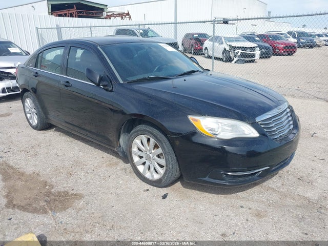 Salvage Chrysler 200 Image