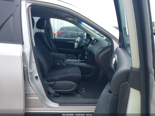 Nissan Pathfinder Sv