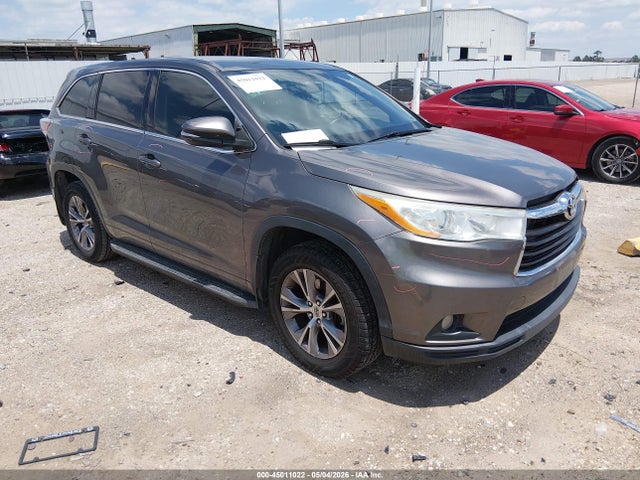 Salvage Toyota Highlander Image