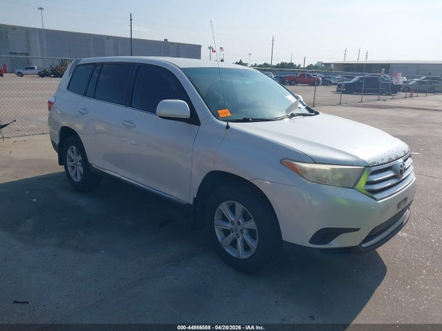 Salvage Toyota Highlander Image