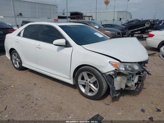 Salvage Toyota Camry Image