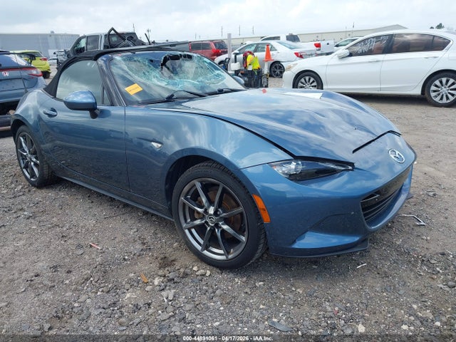Salvage Mazda MX-5 Miata Image