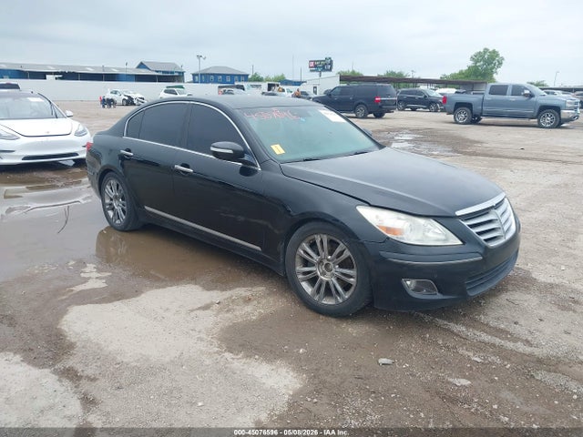 Salvage Hyundai Genesis Image