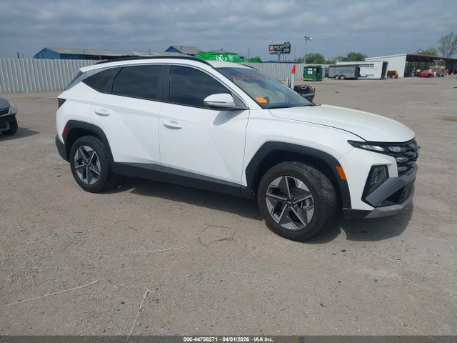 Salvage Hyundai TUCSON Image