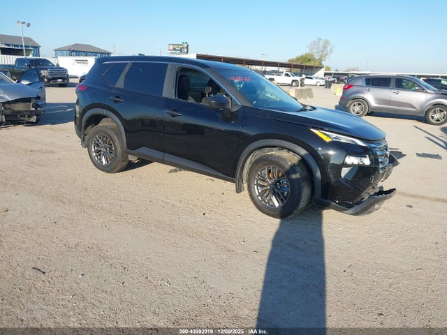 Salvage Nissan Rogue Image