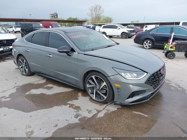 Salvage Hyundai SONATA Image