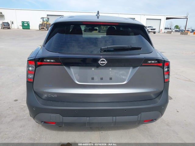 Nissan Kicks S Fwd