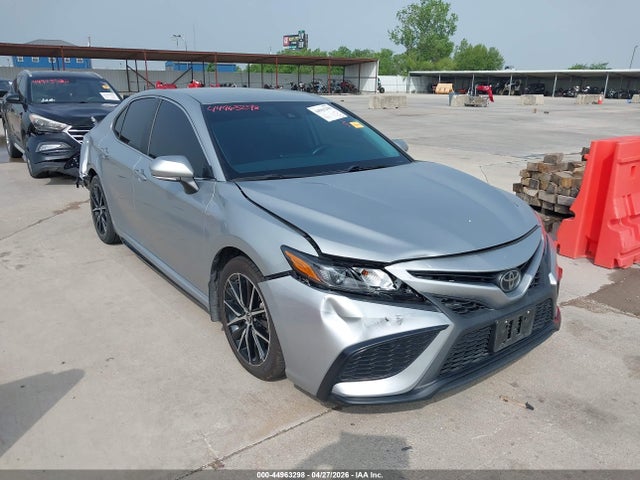 Salvage Toyota Camry Image