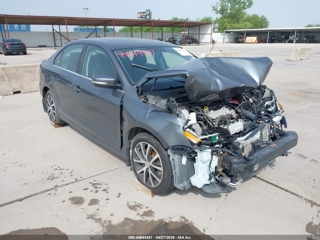 Salvage Volkswagen Jetta Image