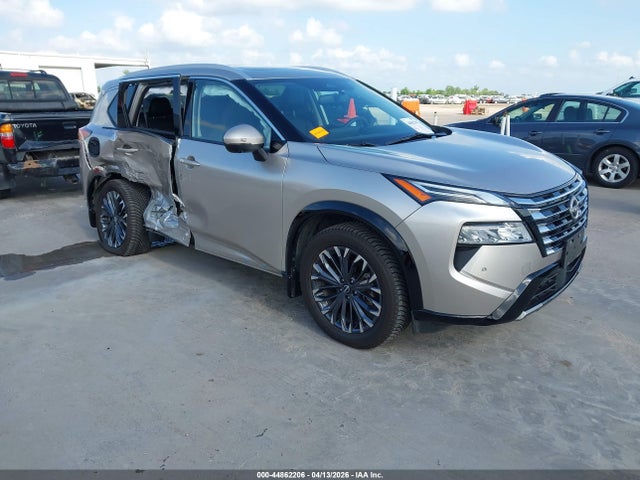 Salvage Nissan Rogue Image