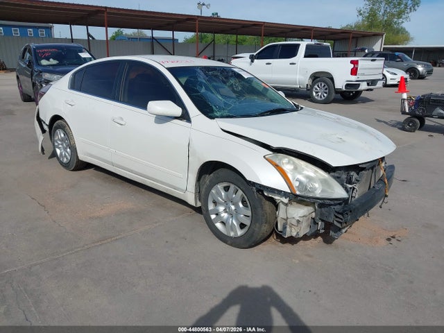 Salvage Nissan Altima Image