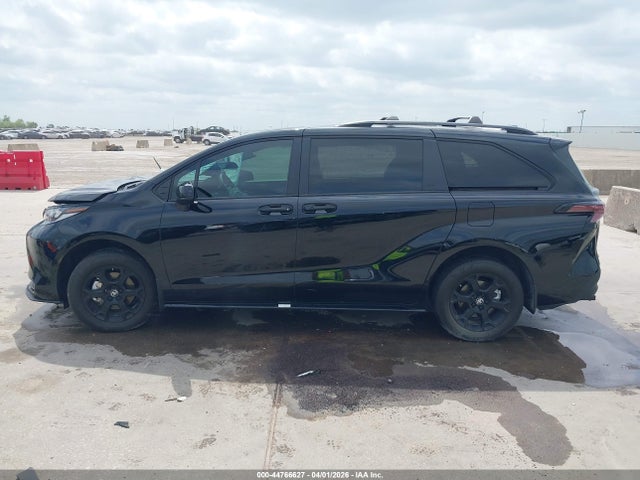 Toyota Sienna Woodland Edition
