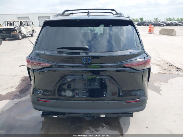 Toyota Sienna Woodland Edition