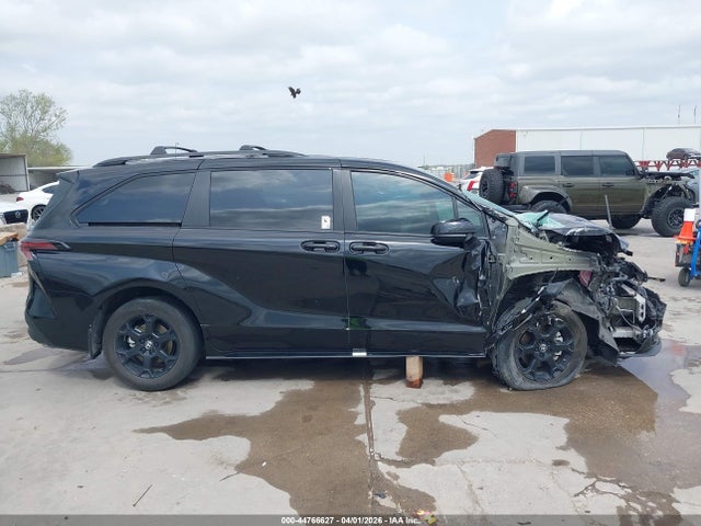 Toyota Sienna Woodland Edition