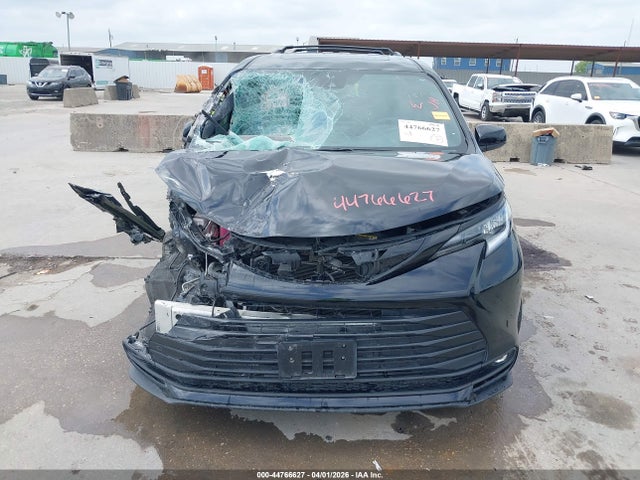 Toyota Sienna Woodland Edition