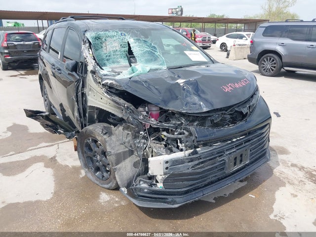 Toyota Sienna Woodland Edition