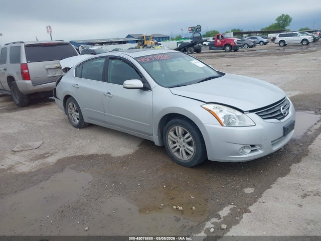 Salvage Nissan Altima Image
