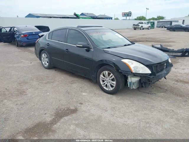 Salvage Nissan Altima Image