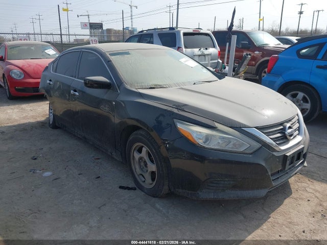 Salvage Nissan Altima Image