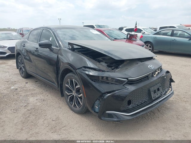 Salvage Toyota Crown Image