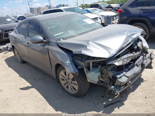 Salvage Nissan Sentra Image
