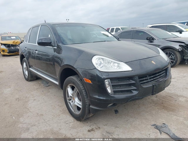 Salvage Porsche Cayenne Image