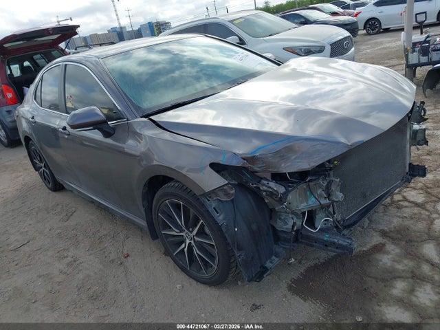 Salvage Toyota Camry Image