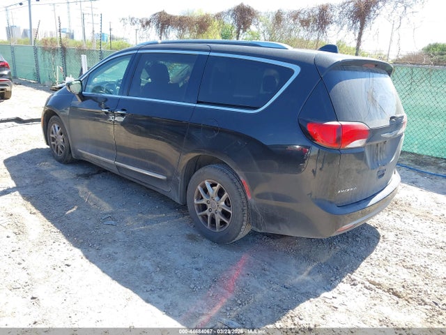 Chrysler Pacifica Touring L