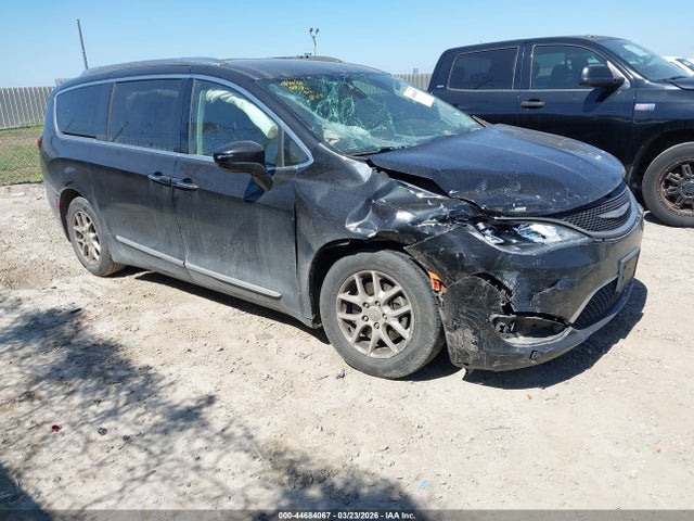 Salvage Chrysler Pacifica Image